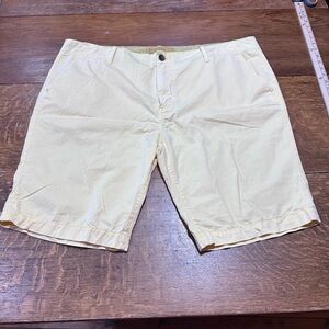True Religion butter yellow men’s shorts sz 44 vacation resort wear‎